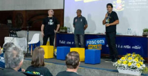 Equipe da Pascom nas oficinas de comunicação.