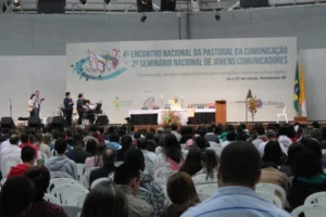 2014 - Comunicação, desafios e possibilidades para evangelizar na era da cultura digital. 